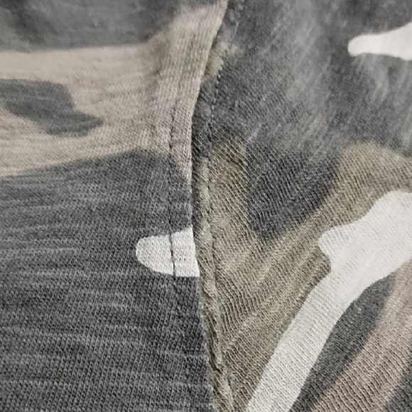 GAP Camouflage T-Shirt 100% Cotton Side Vents Casual MASH - Picture 6 of 10